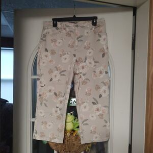 Gloria Vanderbilt Amanda Beige Flowered Cropped Jeans Size Women's 12